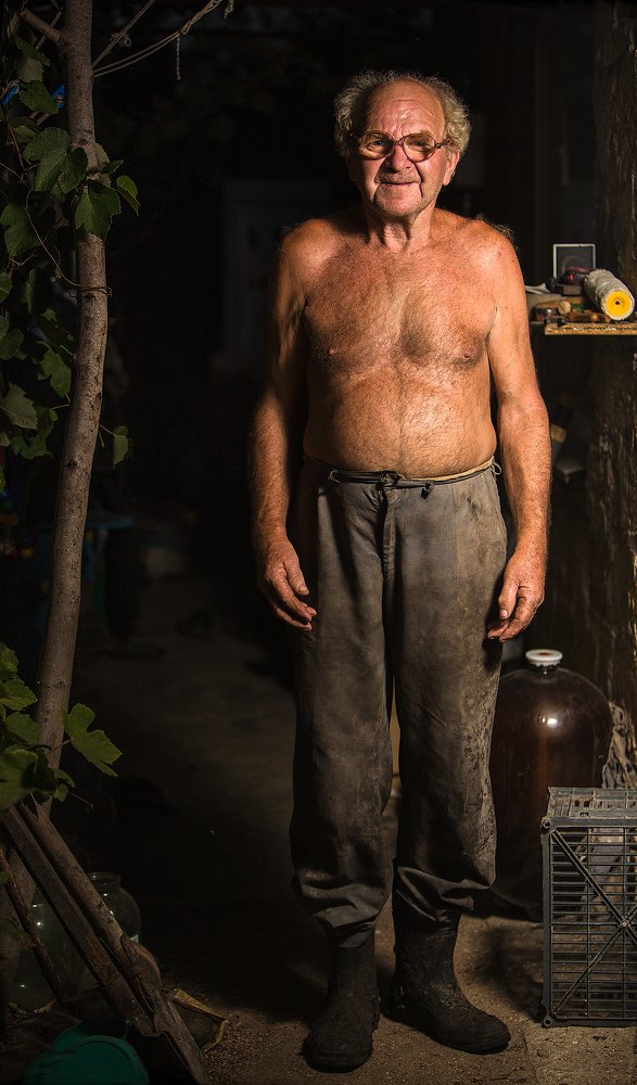 дедушка в работе