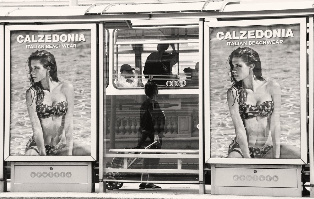 На остановке