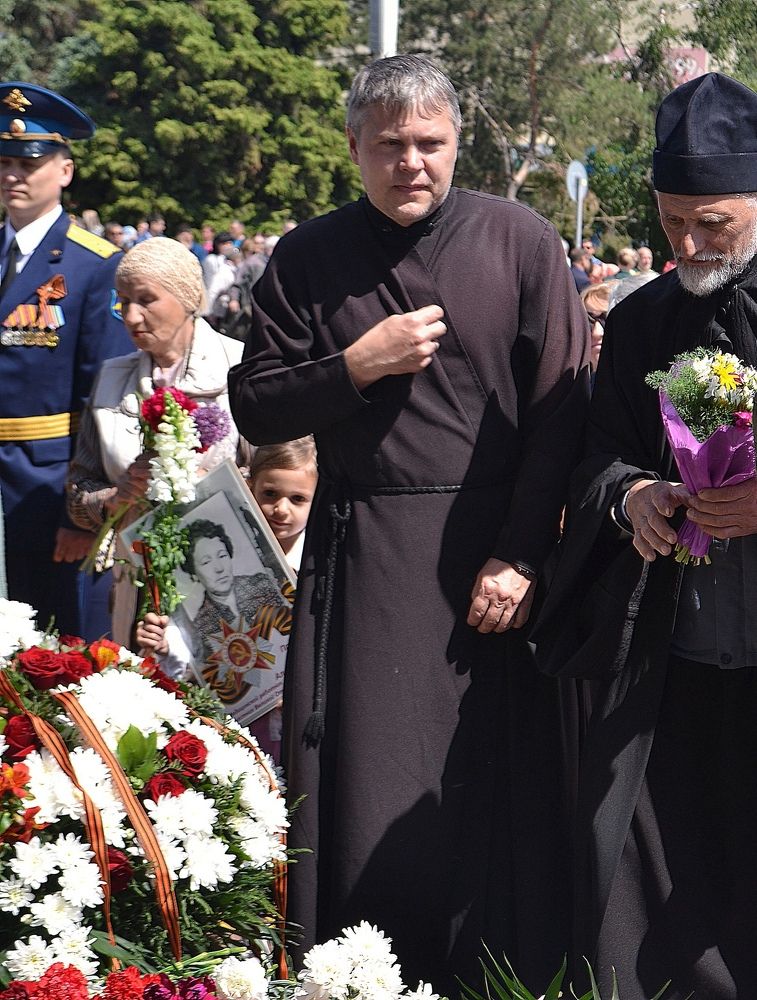 \"Почтить память\"