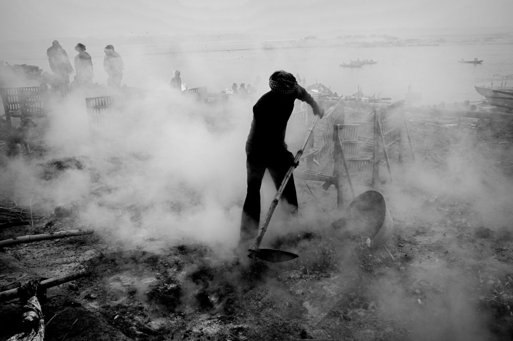 The manikarnika workers