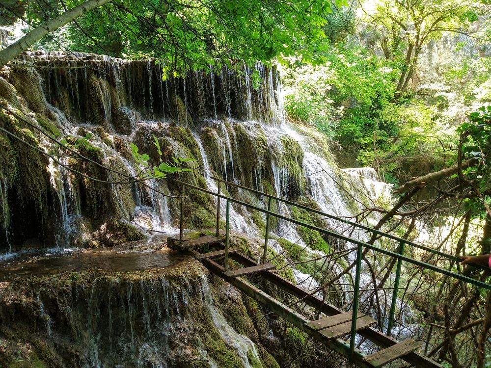 A few steps to the cascades