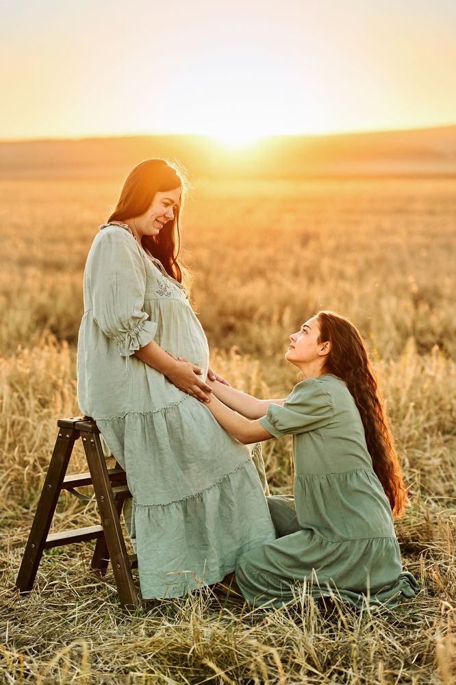 Mother and daughters / Мама и дочки.