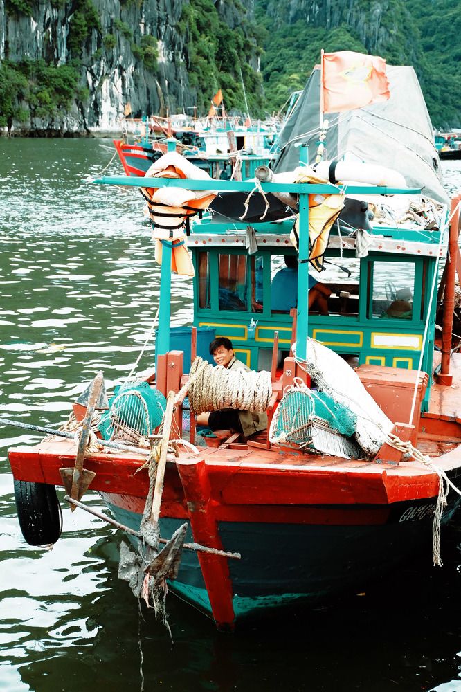 vietnam fisherman
