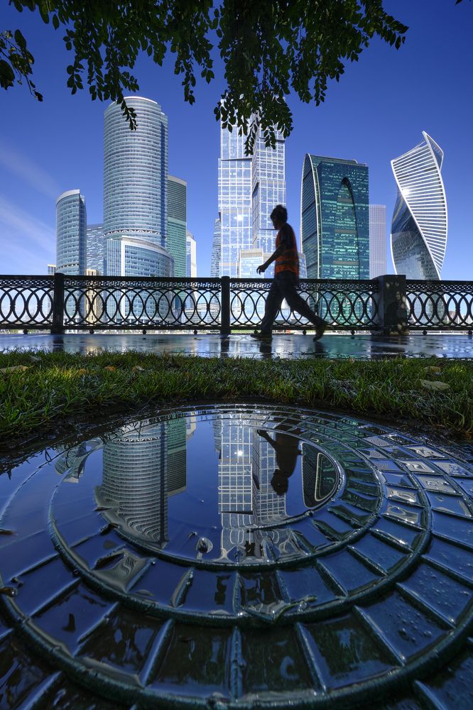 Москва-Сити в отражении.