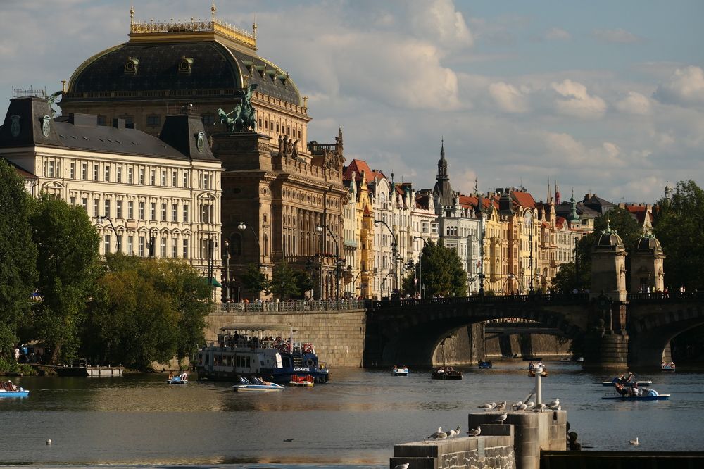 Praga è Praga, scorre il fiume ed il tempo. Ponte delle Legioni