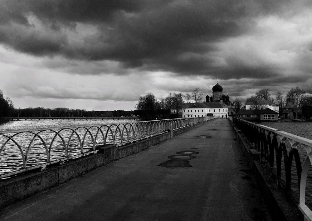 Мост, ведущий к храму