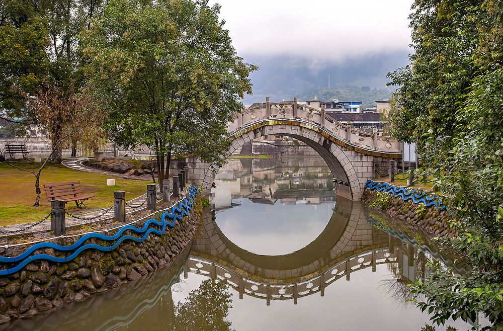 Круглый мост в городе Лишуй
