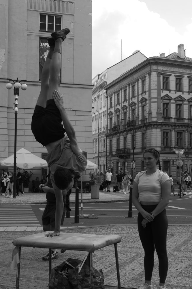 Equilibrio difficile a Praga.
