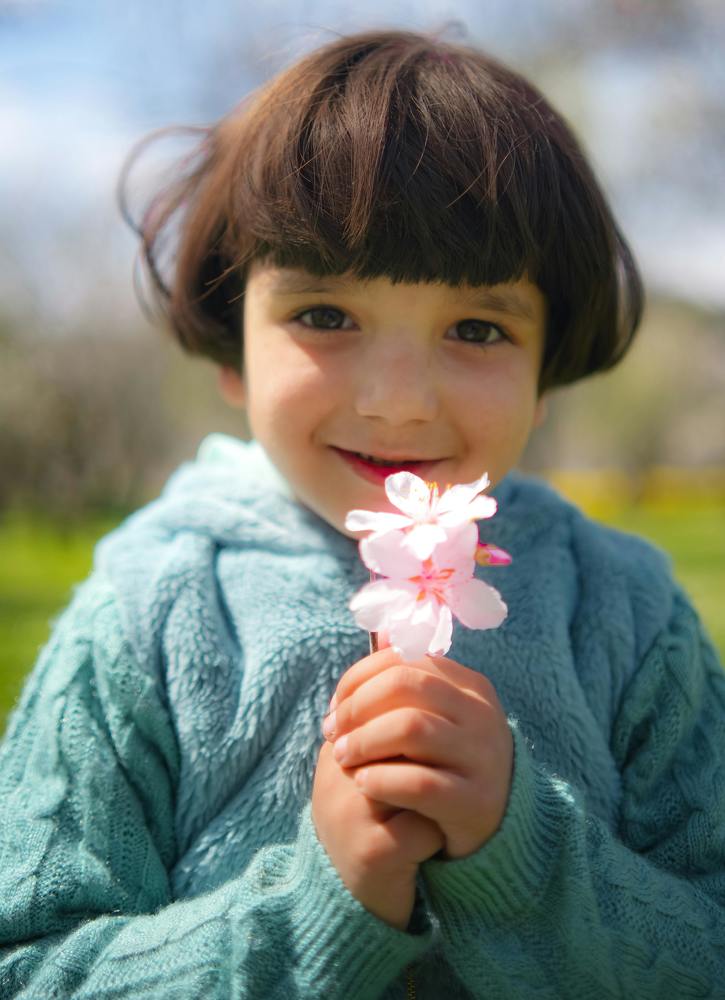 Nature’s beauty in her hands
