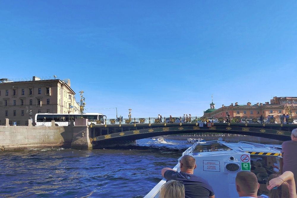 Экскурсия по СПб, реки  и  кaнaлы. Снимaлa  Сaшa.
