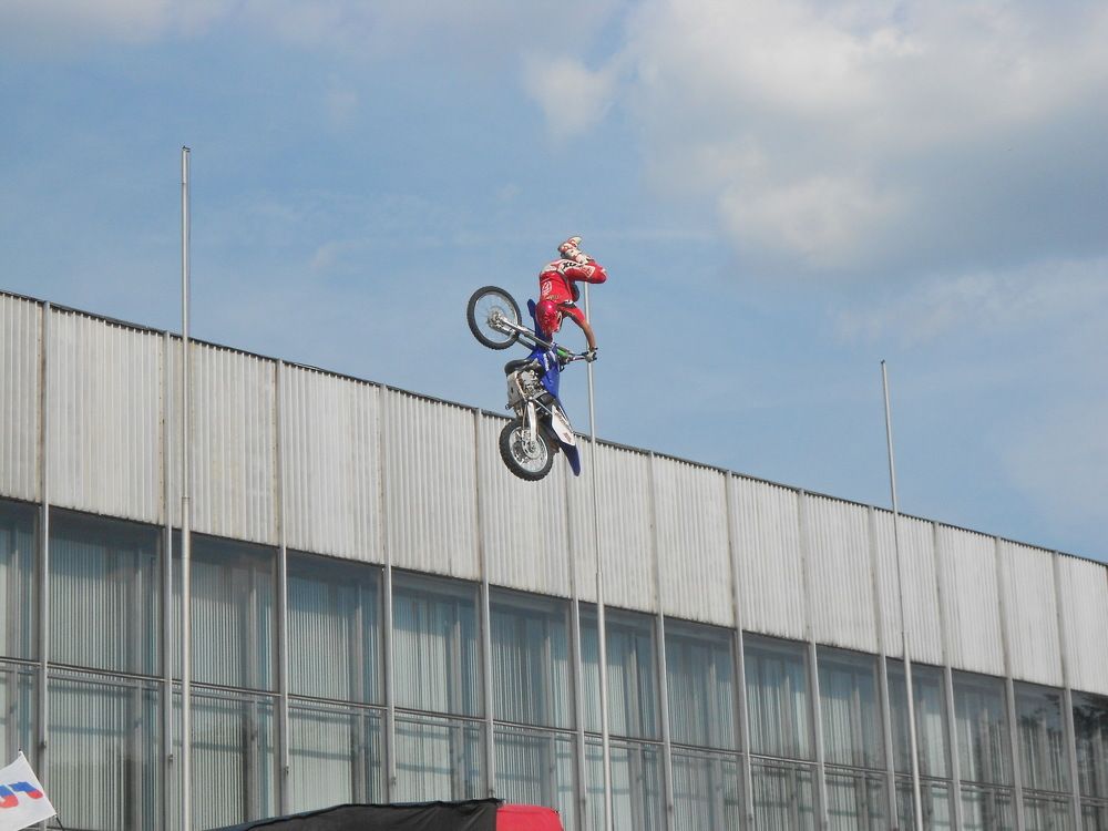 Прыжок на мотоцикле