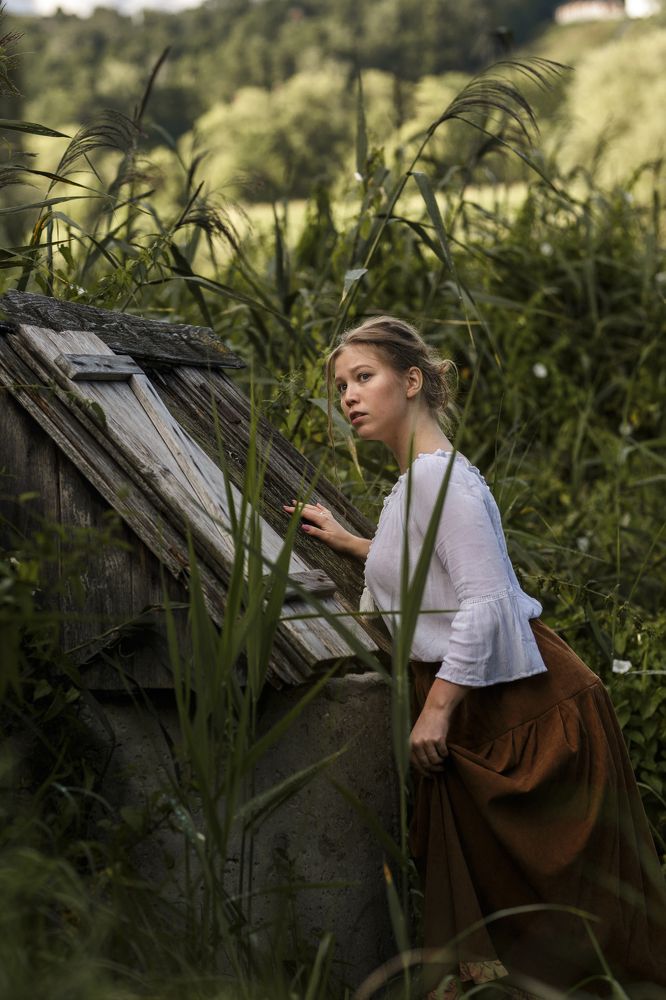 У стен монастыря