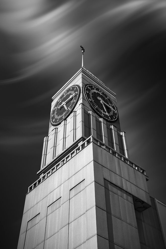 Башня с часами.