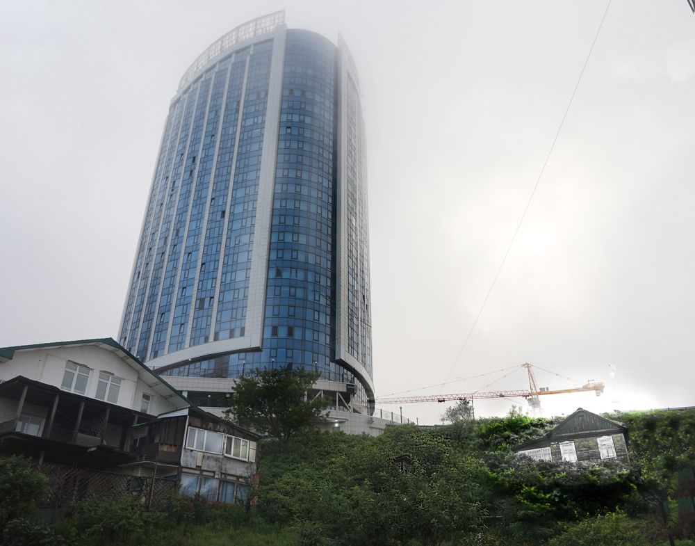 Контрасты Владивостока.  Соколиная  сопка