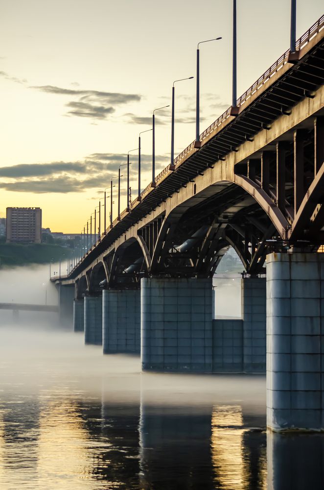 Николаевский мост с туманом