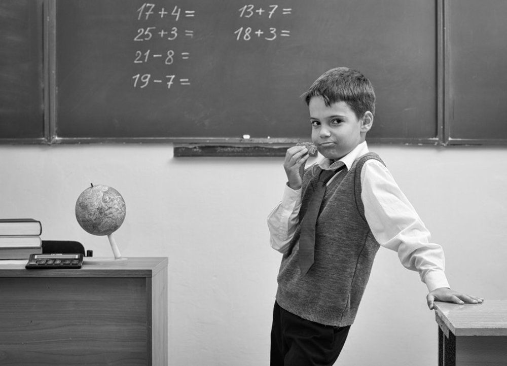 На переменке.