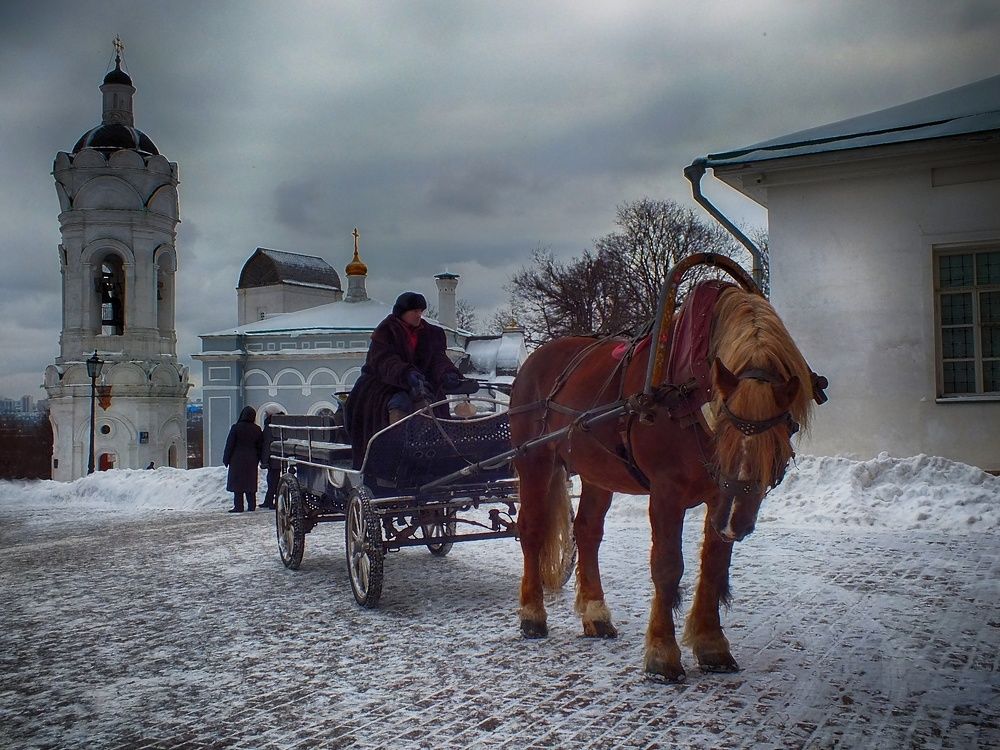 поджидая седока