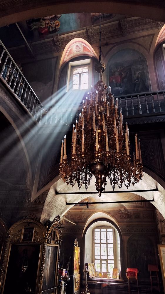 Игра теней в храме