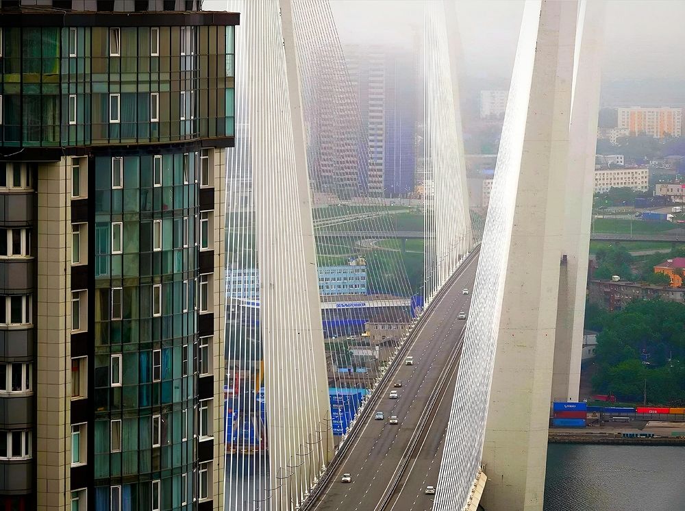 Между двух берегов.