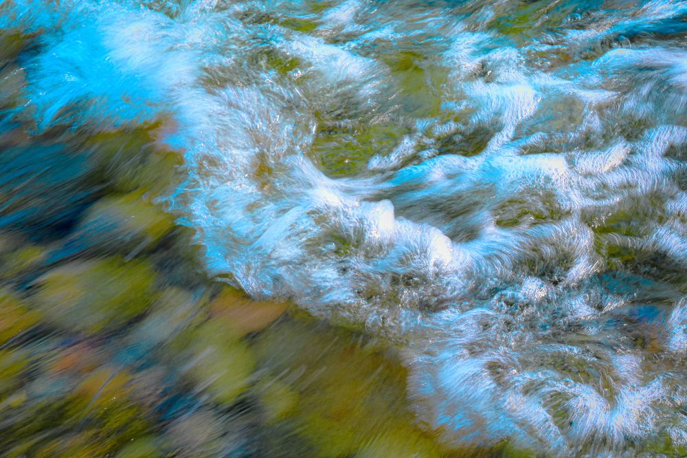 Ocean rhythm, gently washes the shore.