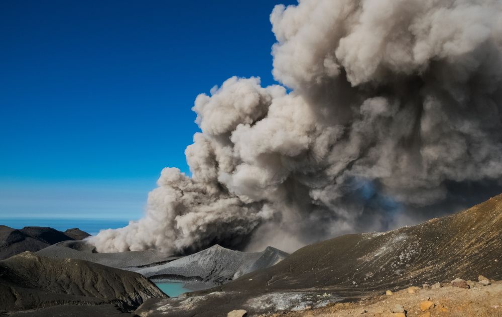 Извержение вулкана Эбеко 15 августа 2024 г., о. Парамушир
