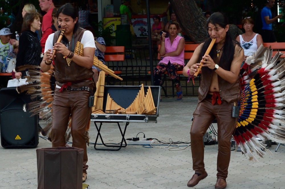 Уличные артисты