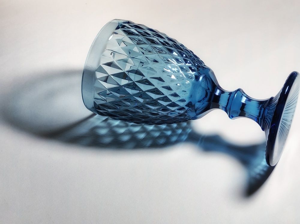 Бокал и тень