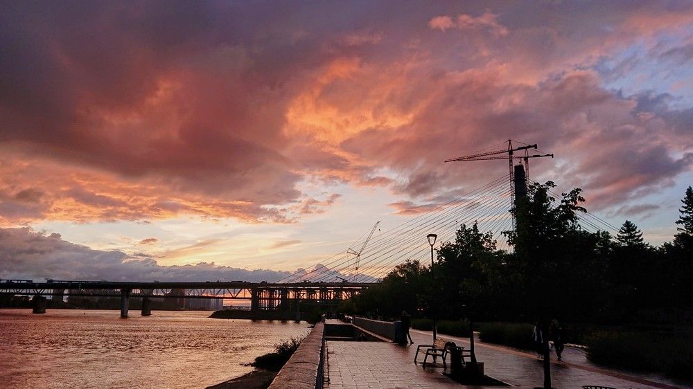 Закат на набережной...