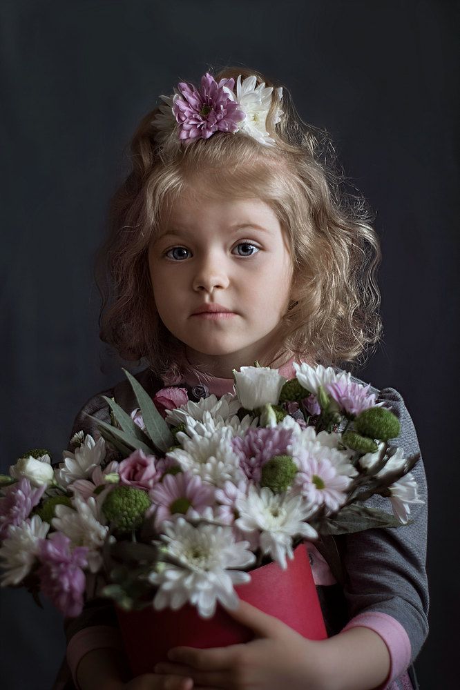 Девочка с цветами