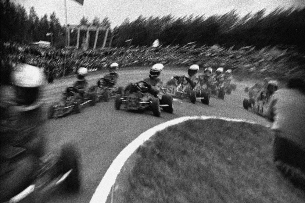 На повороте...