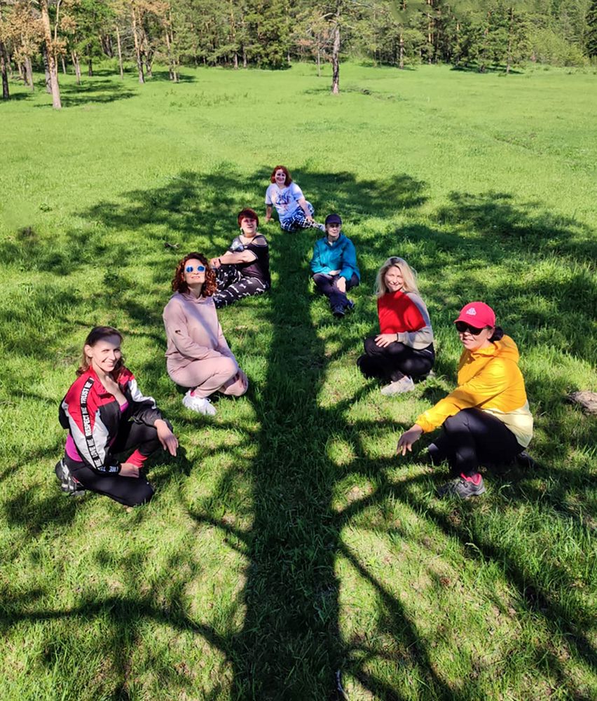 Полдень. Райские птички в лесу.