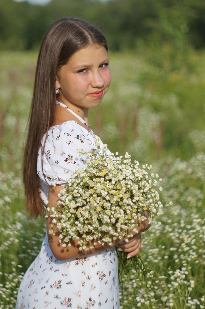 Девочка с букетом