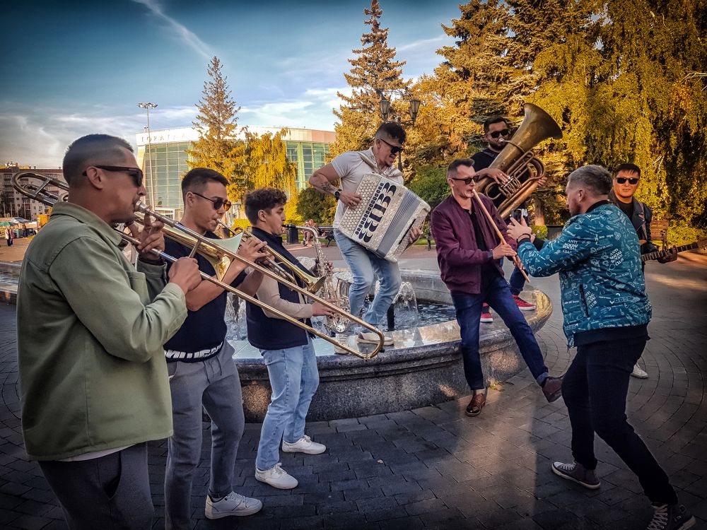 Уличные артисты.