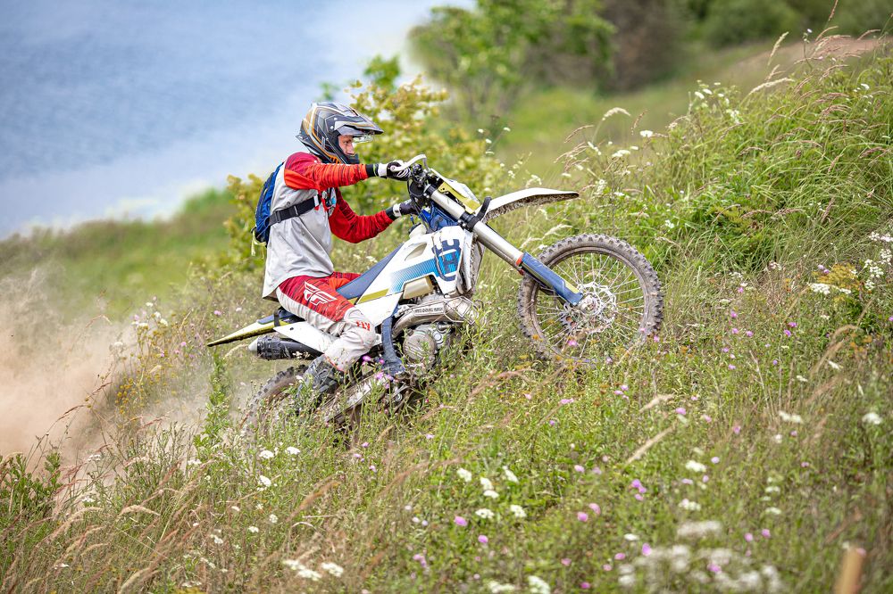 По бездорожью!