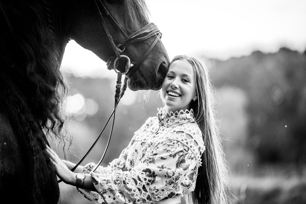 Black Horse with a little gril