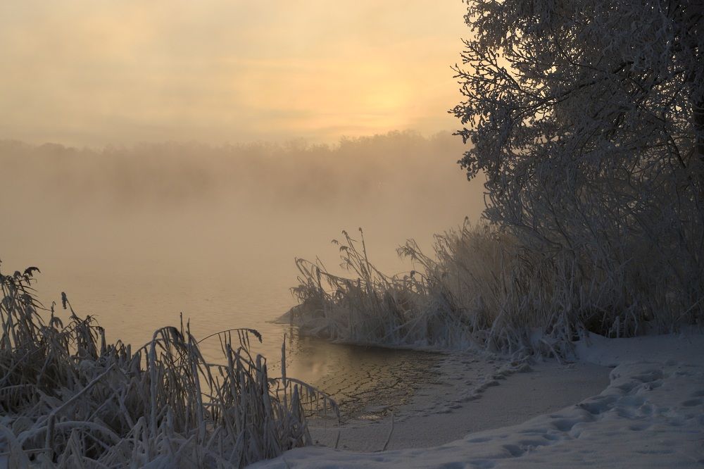 Золото разливается над озером