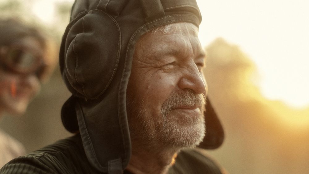 Дедушка на мотоцикле