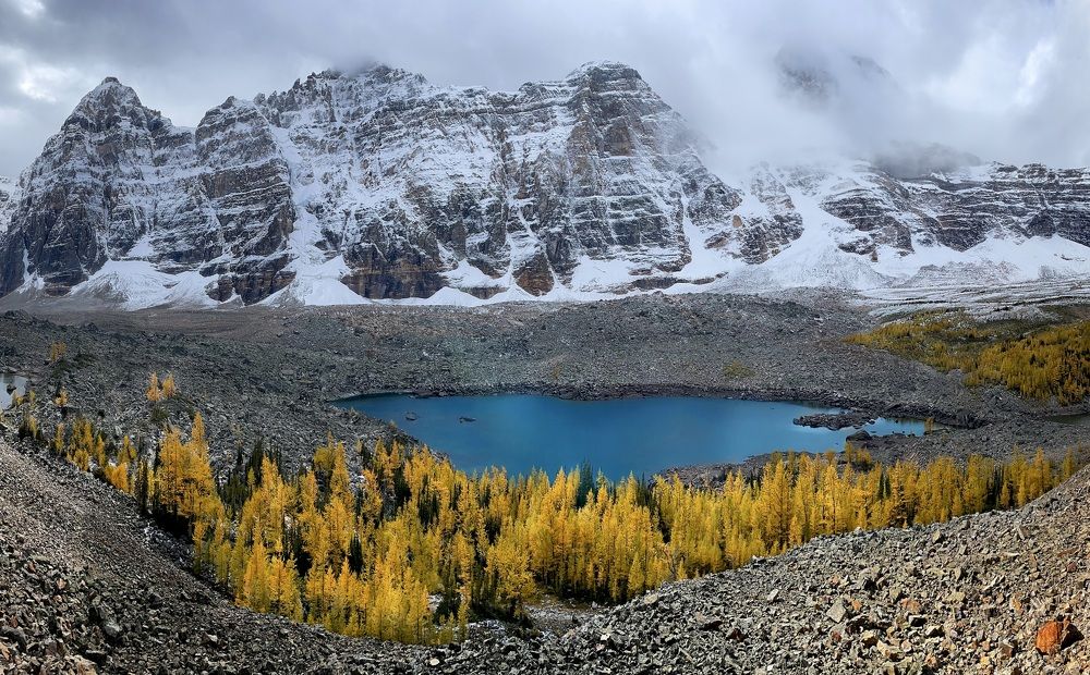 Альпийское озеро осенью