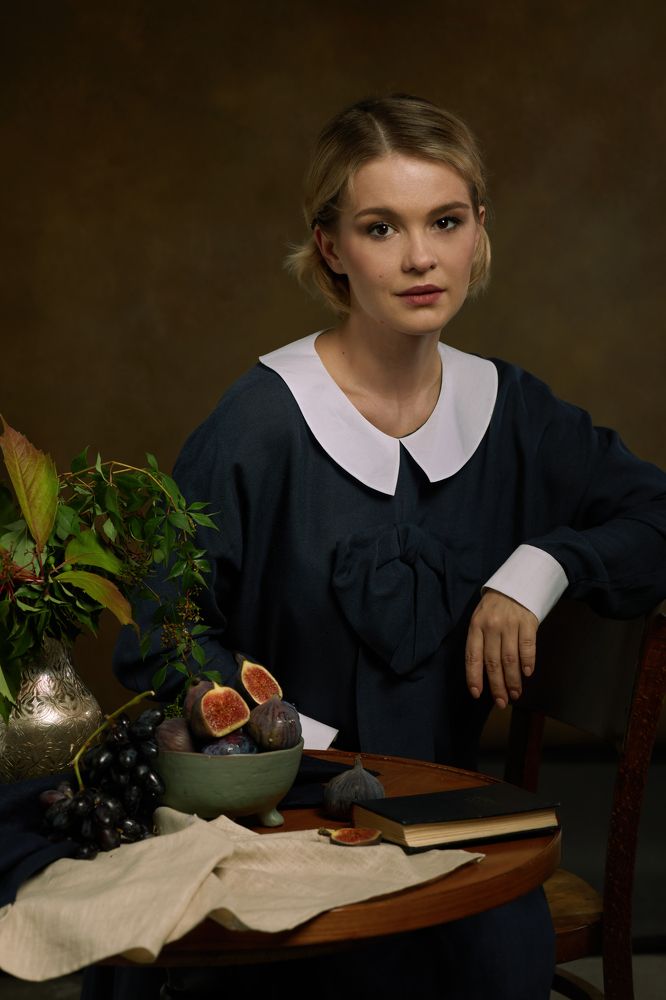 Девушка с инжиром