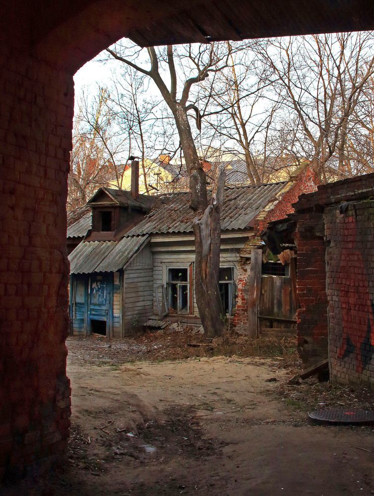 Покинутый дворик