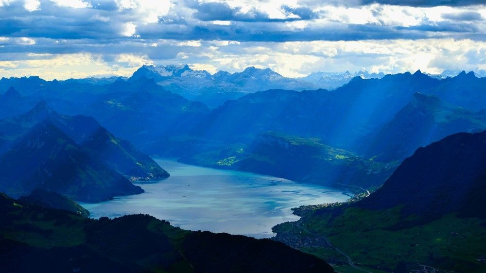 Фирвальдштетское озеро. Под лучами солнца