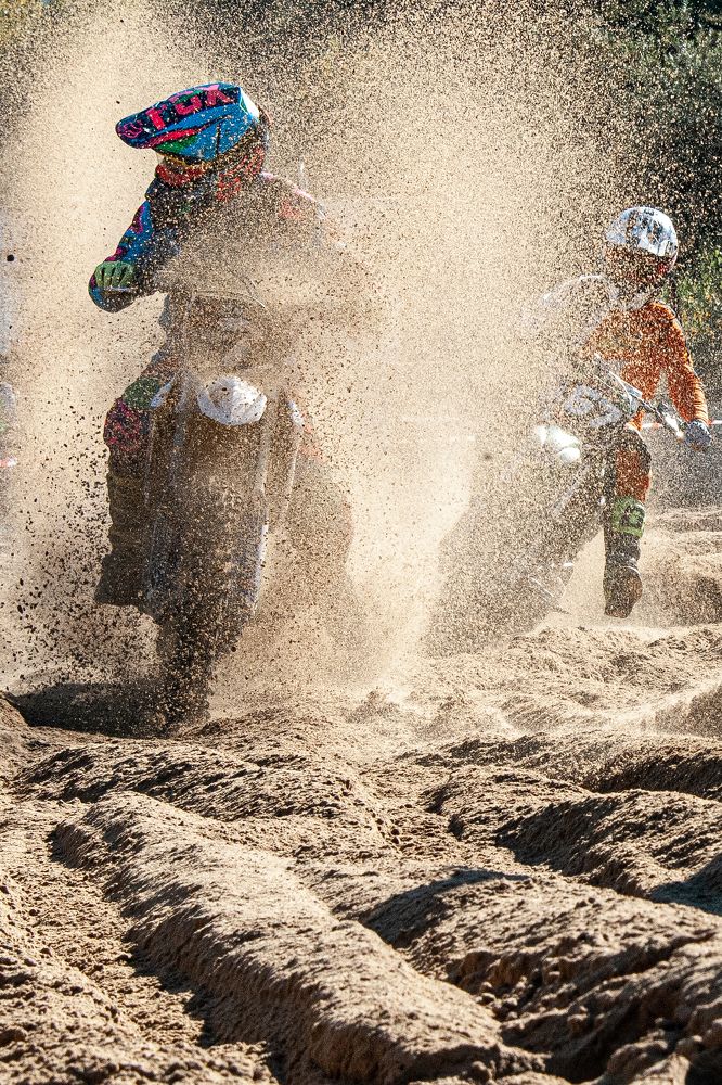 Так рождаются крылья победы.