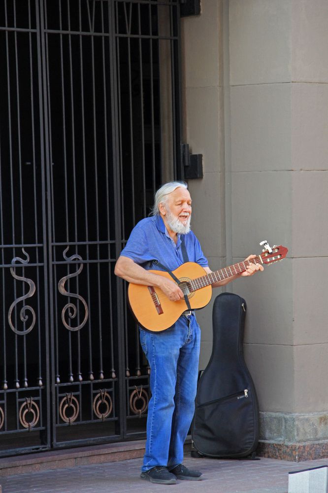 Хорошее исполнение известных песен на Арбате. 17.09.2024