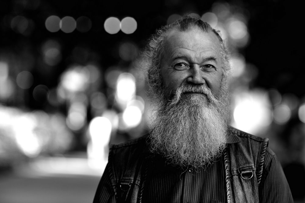 Мудрец в сиянии огней.