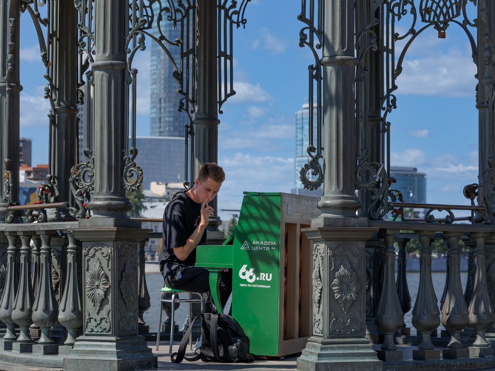 Уличный пианист