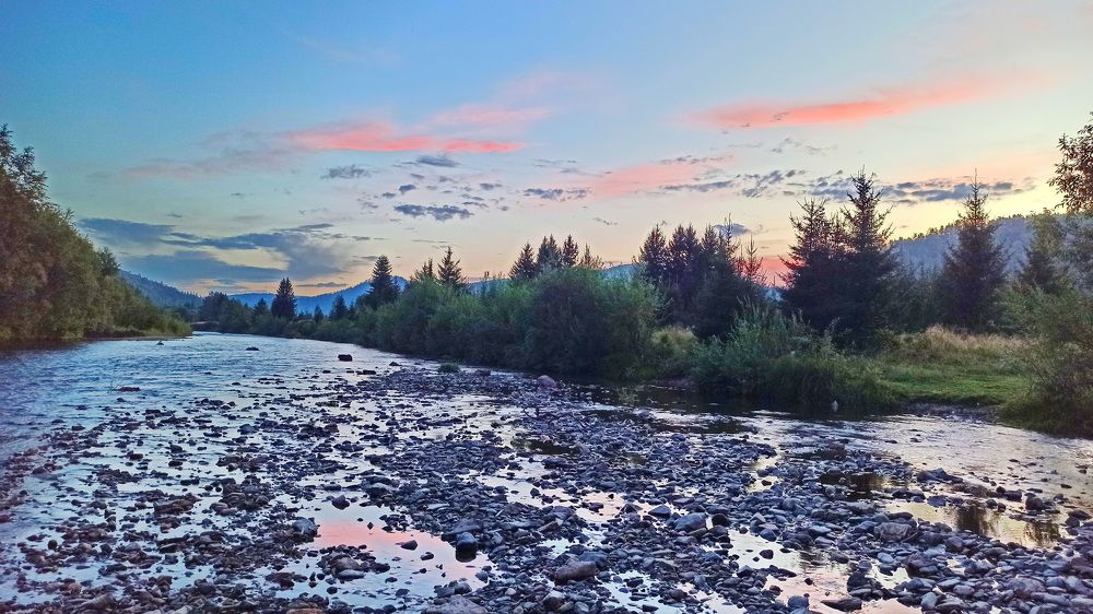 Закат на реке
