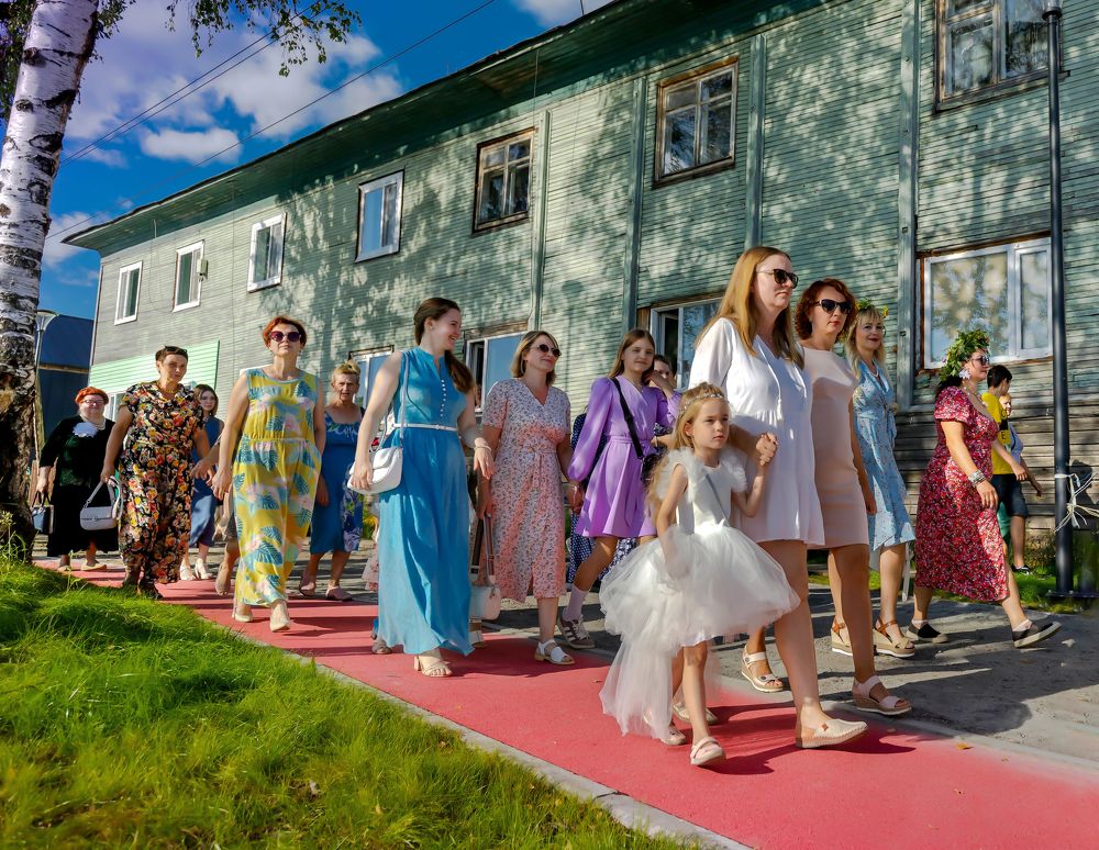 Женский парад ,,Река нежности".