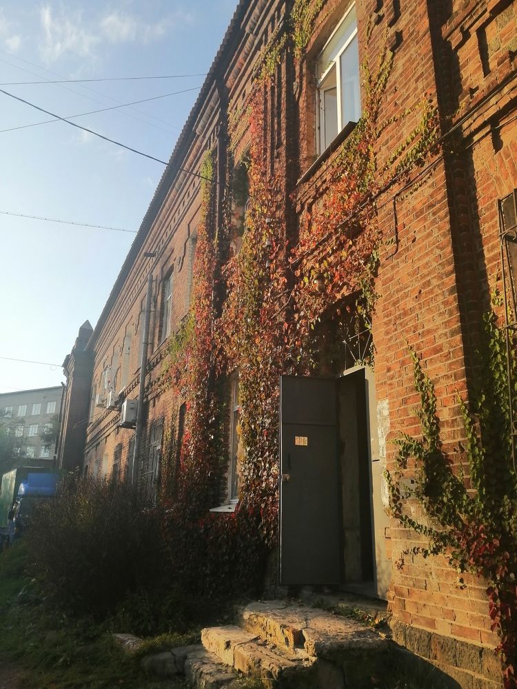 Теплый по-осеннему дворик