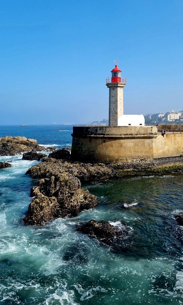 Маяк. Атлантический океан.