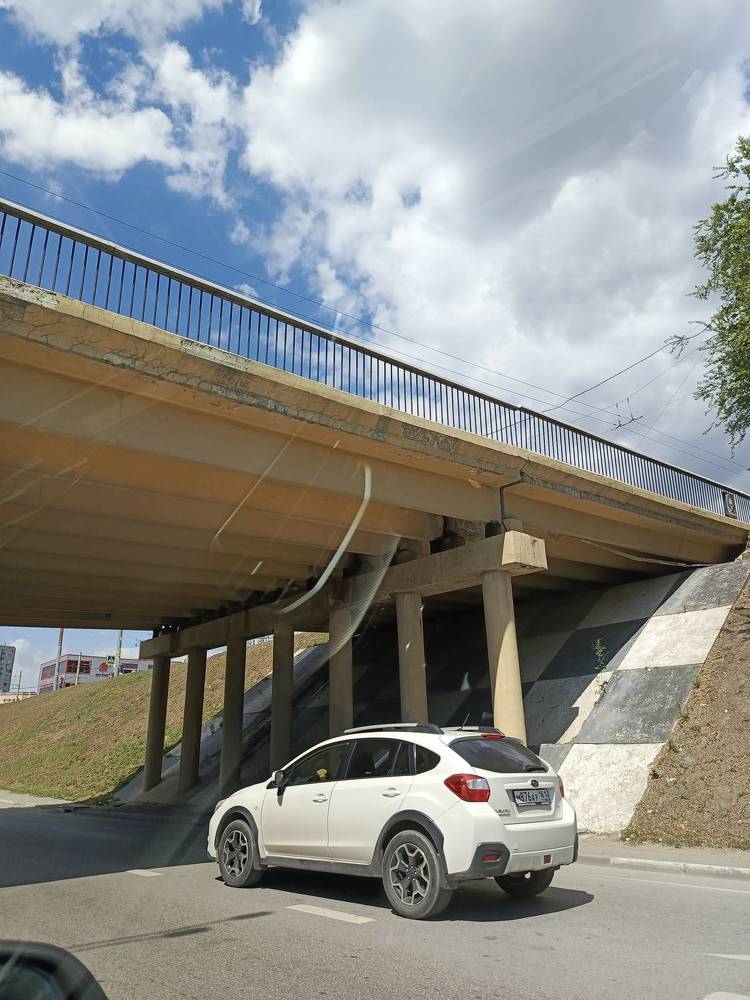 Автомобиль в движении